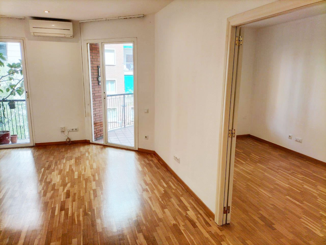 Vista general de habitación y salón
